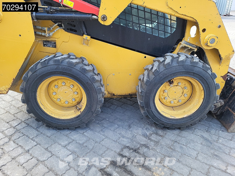 Mini chargeuse Caterpillar 226 D3 BUCKET + FORKS: photos 19