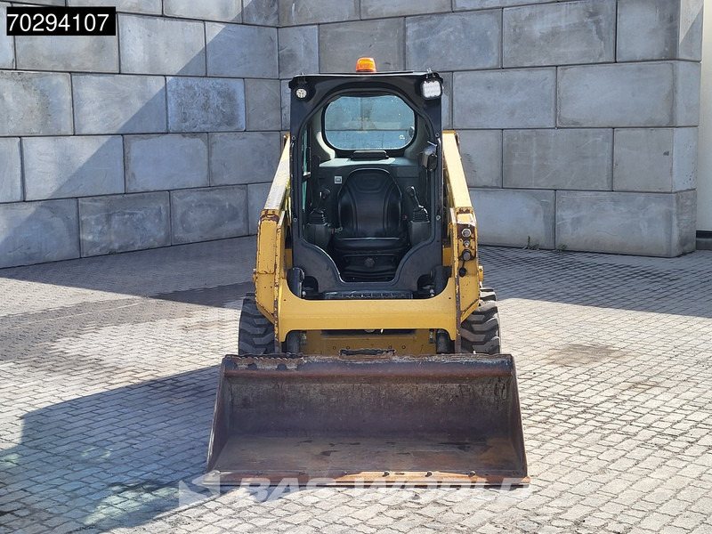 Mini chargeuse Caterpillar 226 D3 BUCKET + FORKS: photos 11