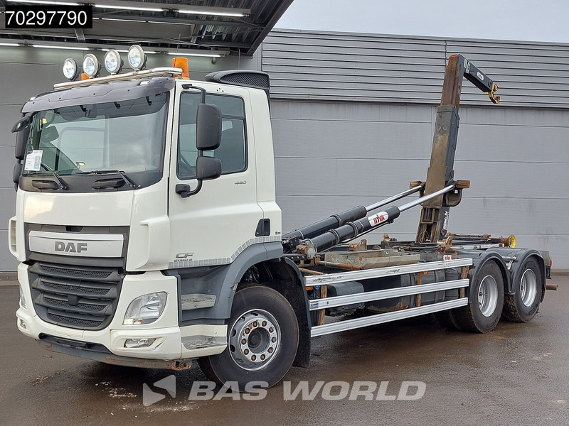 DAF CF 440 6X2 HYVA 22-60-S Hooklift Lift Axle Automatic ACC Euro 6 - Camion ampliroll: photos 1 DAF CF 440 6X2 HYVA 22-60-S Hooklift Lift Axle Automatic ACC Euro 6 - Camion ampliroll: photos 1