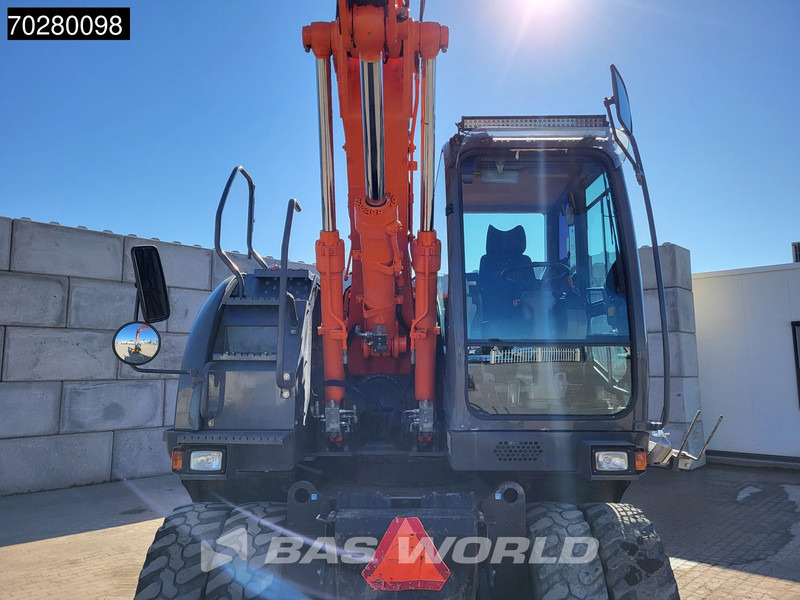 Hitachi ZX140W -3 - Pelle sur pneus: photos 3 Hitachi ZX140W -3 - Pelle sur pneus: photos 3