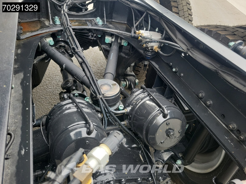 MAN TGS 40.400 6X4 NEW 6x4 chassis PTO Preparation Steelsuspension Big-Axle Automatic Euro 2 - Châssis cabine: photos 5 MAN TGS 40.400 6X4 NEW 6x4 chassis PTO Preparation Steelsuspension Big-Axle Automatic Euro 2 - Châssis cabine: photos 5