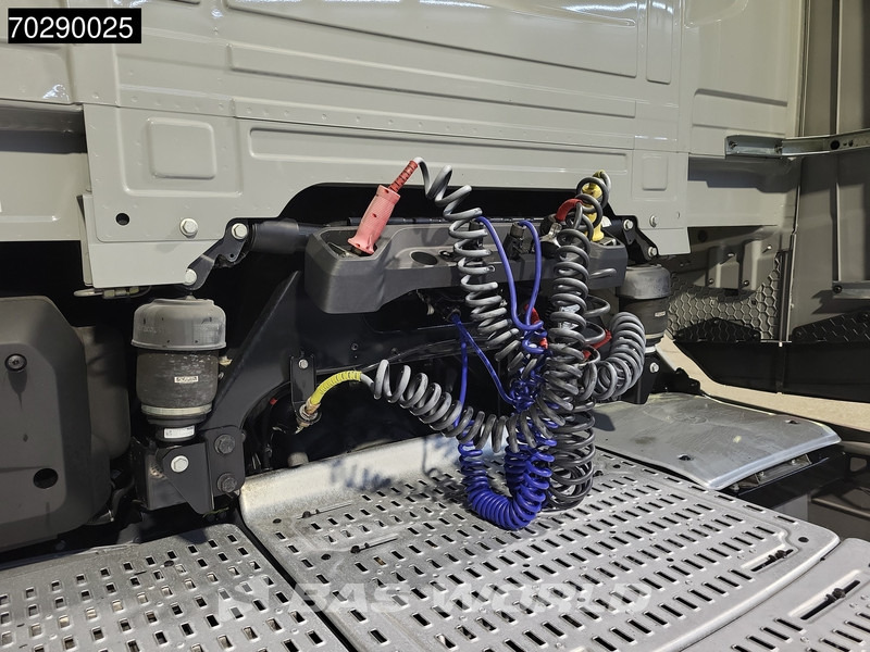 DAF XG+ 530 4X2 Retarder 2xTanks Standklima ACC LED Euro 6 - Tracteur routier: photos 3 DAF XG+ 530 4X2 Retarder 2xTanks Standklima ACC LED Euro 6 - Tracteur routier: photos 3