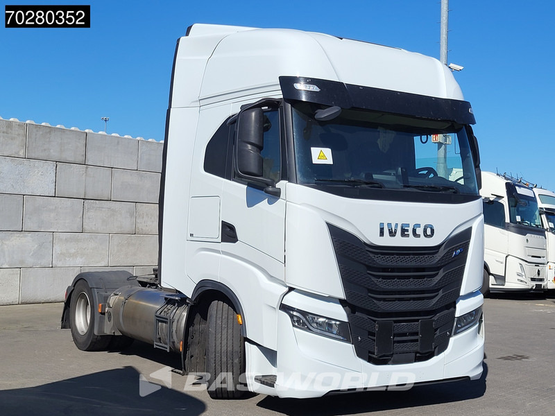 Iveco S-Way 460 4X2 LNG Retarder 2x Tanks Standklima LED Navi - Tracteur routier: photos 3 Iveco S-Way 460 4X2 LNG Retarder 2x Tanks Standklima LED Navi - Tracteur routier: photos 3