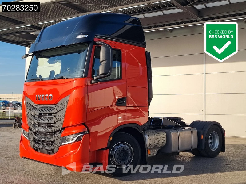 Iveco S-Way 490 4X2 DAMAGED! chassis bent 2x Tanks LED Navi Euro 6 - Tracteur routier: photos 1 Iveco S-Way 490 4X2 DAMAGED! chassis bent 2x Tanks LED Navi Euro 6 - Tracteur routier: photos 1
