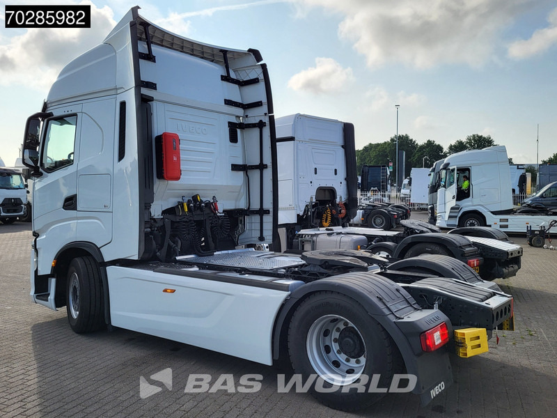 Iveco S-Way 490 4X2 Retarder Standklima 2xTanks Navi ACC LED Euro 6 - Tracteur routier: photos 2 Iveco S-Way 490 4X2 Retarder Standklima 2xTanks Navi ACC LED Euro 6 - Tracteur routier: photos 2