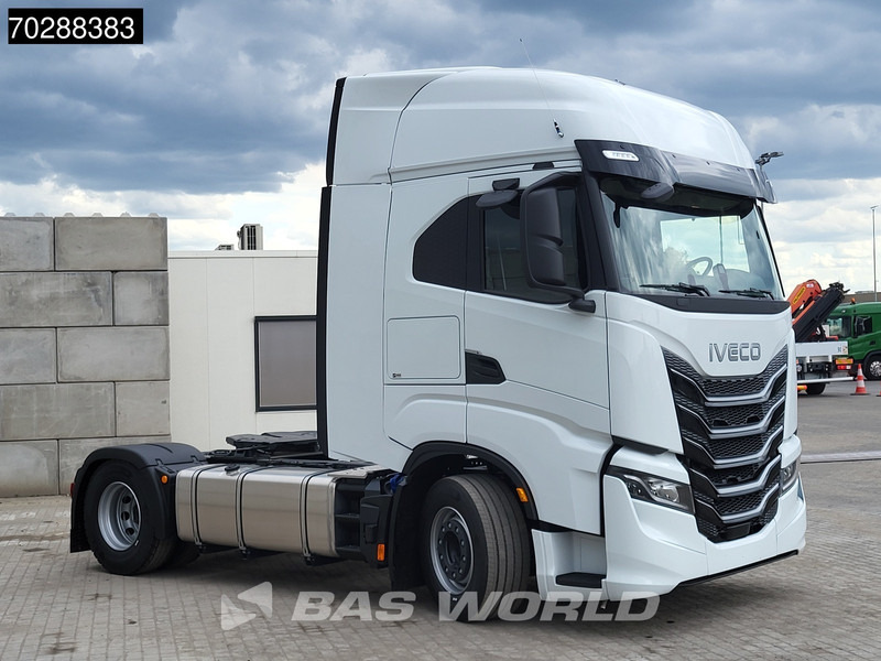 Iveco S-Way 580 4X2 2x Tanks ACC Standklima - Tracteur routier: photos 3 Iveco S-Way 580 4X2 2x Tanks ACC Standklima - Tracteur routier: photos 3