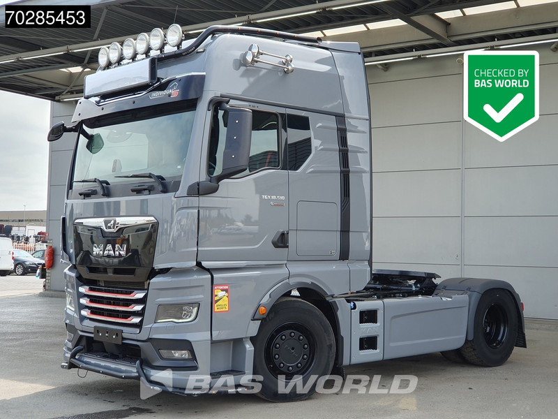 MAN TGX 18.510 4X2 Individual Lion S! GX Retarder Full-Air 2x Tanks ACC LED Standklima - Tracteur routier: photos 1 MAN TGX 18.510 4X2 Individual Lion S! GX Retarder Full-Air 2x Tanks ACC LED Standklima - Tracteur routier: photos 1