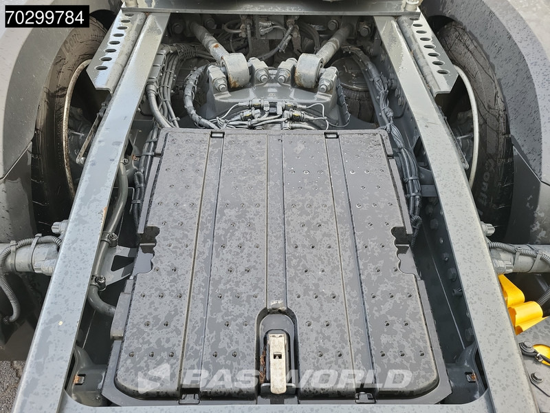 Tracteur routier Mercedes-Benz Actros 1842 4X2 StreamSpace Mega Retarder MirrorCam 2xTanks Navi ACC Euro 6: photos 10 Tracteur routier Mercedes-Benz Actros 1842 4X2 StreamSpace Mega Retarder MirrorCam 2xTanks Navi ACC Euro 6: photos 10