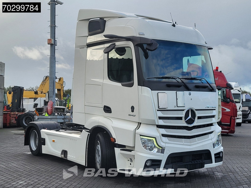 Tracteur routier Mercedes-Benz Actros 1842 4X2 StreamSpace Mega Retarder MirrorCam 2xTanks Navi ACC Euro 6: photos 14 Tracteur routier Mercedes-Benz Actros 1842 4X2 StreamSpace Mega Retarder MirrorCam 2xTanks Navi ACC Euro 6: photos 14