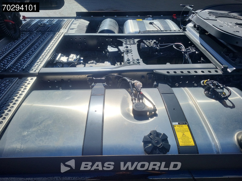 Mercedes-Benz Actros L 1863 4X2 NEW! Retarder Full-Air Leder Standklima 2x Tanks MirrorCam Navi PPC Alcoa's LED Euro 6 - Tracteur routier: photos 5 Mercedes-Benz Actros L 1863 4X2 NEW! Retarder Full-Air Leder Standklima 2x Tanks MirrorCam Navi PPC Alcoa's LED Euro 6 - Tracteur routier: photos 5