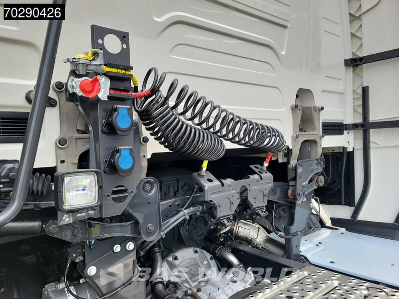 Scania S500 4X2 NEW! Full-Air Retarder Leder 2x Tanks ACC Standklima - Tracteur routier: photos 5 Scania S500 4X2 NEW! Full-Air Retarder Leder 2x Tanks ACC Standklima - Tracteur routier: photos 5