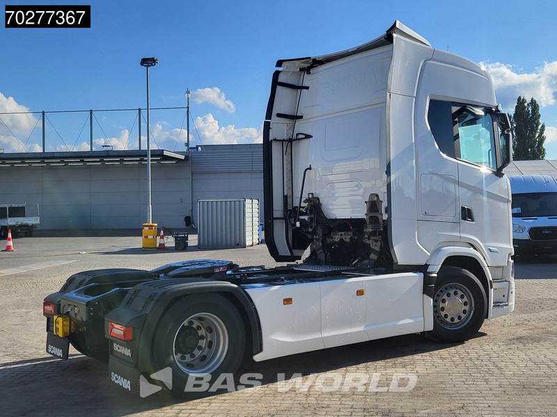 Scania S560 4X2 NEW! Retarder Full-Air 2xTanks Leder Standklima Navi ACC LED - Tracteur routier: photos 5 Scania S560 4X2 NEW! Retarder Full-Air 2xTanks Leder Standklima Navi ACC LED - Tracteur routier: photos 5