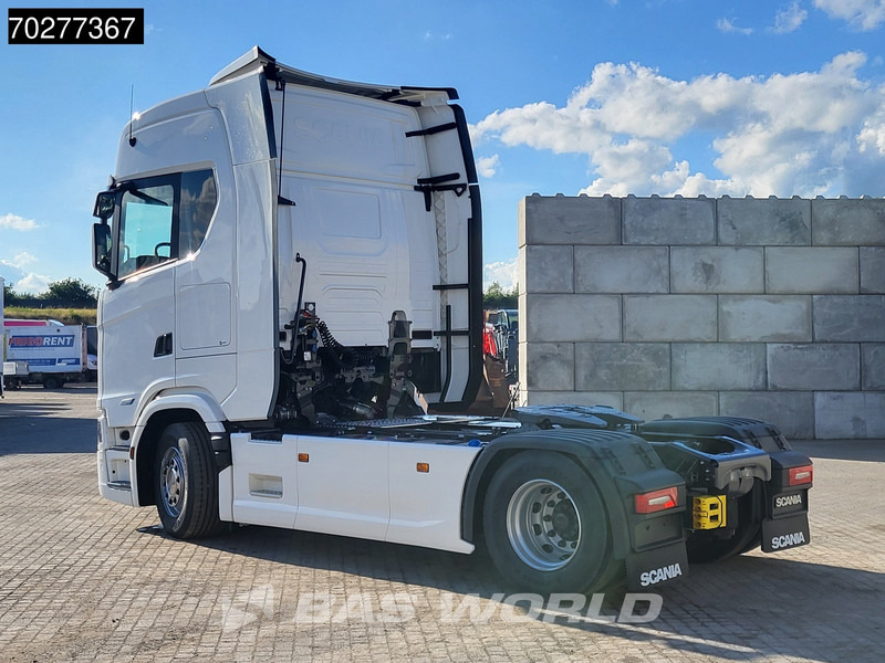 Scania S560 4X2 NEW! Retarder Full-Air 2xTanks Leder Standklima Navi ACC LED - Tracteur routier: photos 2 Scania S560 4X2 NEW! Retarder Full-Air 2xTanks Leder Standklima Navi ACC LED - Tracteur routier: photos 2