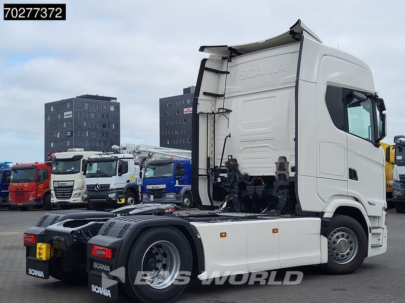 Scania S560 4X2 NEW! Retarder Full-Air 2xTanks Leder Standklima Navi ACC LED - Tracteur routier: photos 5 Scania S560 4X2 NEW! Retarder Full-Air 2xTanks Leder Standklima Navi ACC LED - Tracteur routier: photos 5