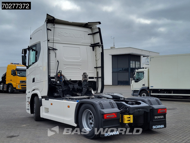 Scania S560 4X2 NEW! Retarder Full-Air 2xTanks Leder Standklima Navi ACC LED - Tracteur routier: photos 2 Scania S560 4X2 NEW! Retarder Full-Air 2xTanks Leder Standklima Navi ACC LED - Tracteur routier: photos 2