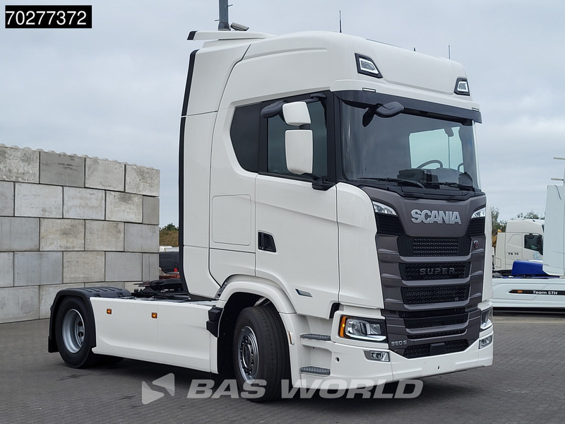 Scania S560 4X2 NEW! Retarder Full-Air 2xTanks Leder Standklima Navi ACC LED - Tracteur routier: photos 3 Scania S560 4X2 NEW! Retarder Full-Air 2xTanks Leder Standklima Navi ACC LED - Tracteur routier: photos 3
