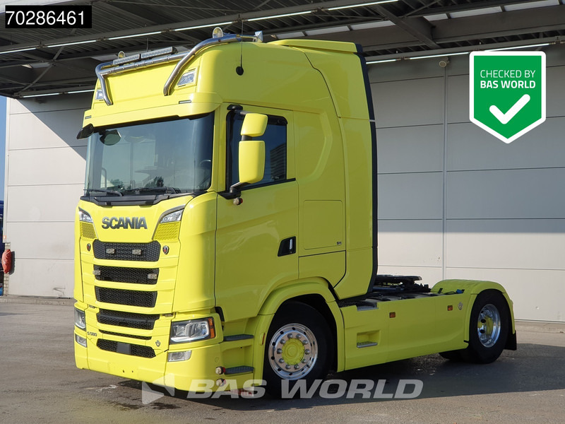 Scania S580 4X2 Retarder 2x Tanks Standklima Navi Alcoa - Tracteur routier: photos 1 Scania S580 4X2 Retarder 2x Tanks Standklima Navi Alcoa - Tracteur routier: photos 1