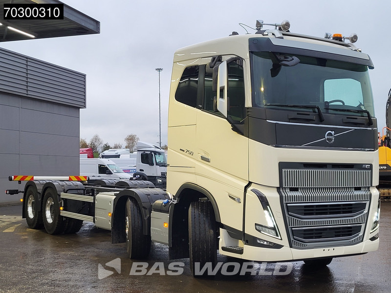Volvo FH16 750 FH 8X4 NEW 8x4 chassis! Air suspension Big-Axle Automatic VEB+ Euro 6 - Châssis cabine: photos 3 Volvo FH16 750 FH 8X4 NEW 8x4 chassis! Air suspension Big-Axle Automatic VEB+ Euro 6 - Châssis cabine: photos 3