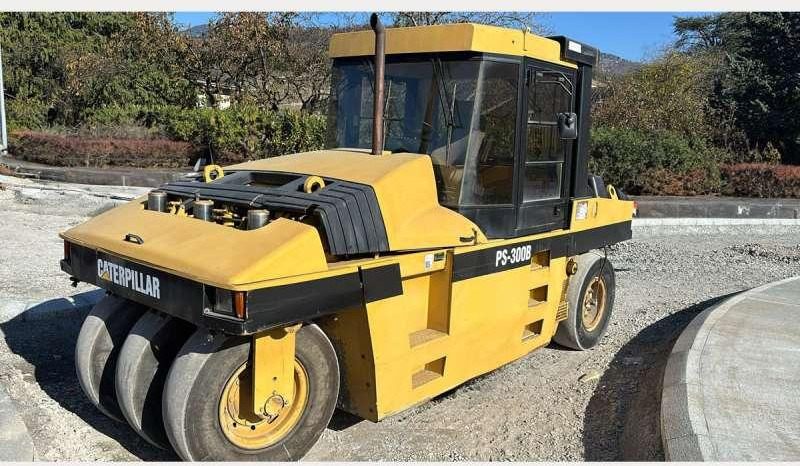 Caterpillar PS300B - Compacteur à pneus: photos 2 Caterpillar PS300B - Compacteur à pneus: photos 2
