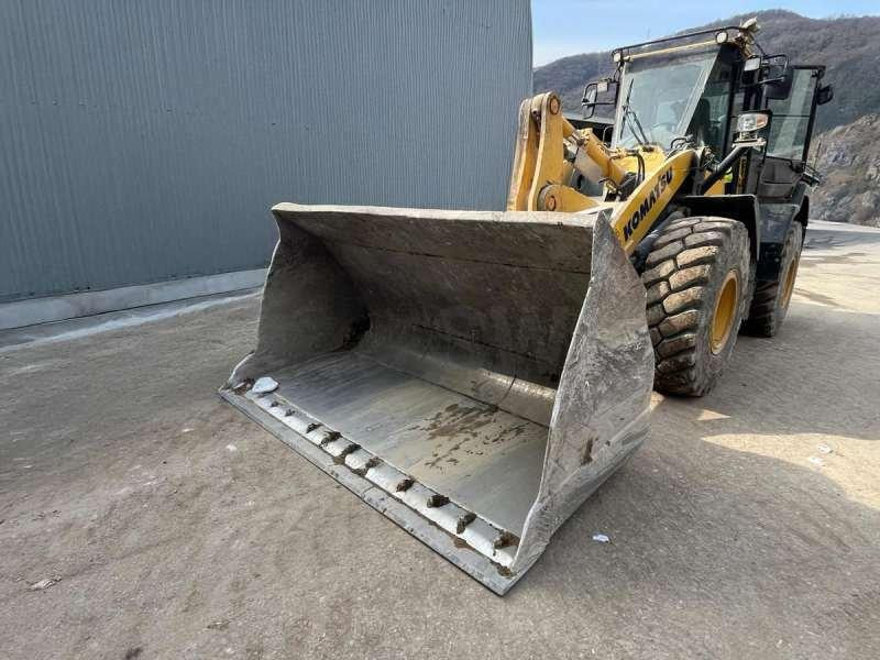 Komatsu WA320-7 - Chargeuse sur pneus: photos 5 Komatsu WA320-7 - Chargeuse sur pneus: photos 5