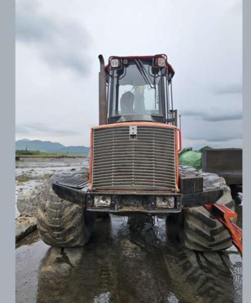 VALMET MATERIEL ESPACES VERTS / AGRICOLE / FORESTIER 840.4 - Tracteur forestier: photos 5 VALMET MATERIEL ESPACES VERTS / AGRICOLE / FORESTIER 840.4 - Tracteur forestier: photos 5