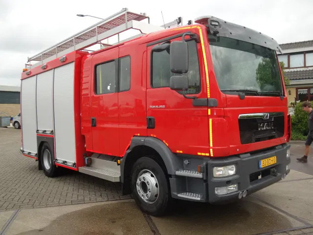 MAN TGM 15.250 FIRE TRUCK,2000 LITER TANK, FOAM TANK, AIRCO - Camion de pompier: photos 1 MAN TGM 15.250 FIRE TRUCK,2000 LITER TANK, FOAM TANK, AIRCO - Camion de pompier: photos 1