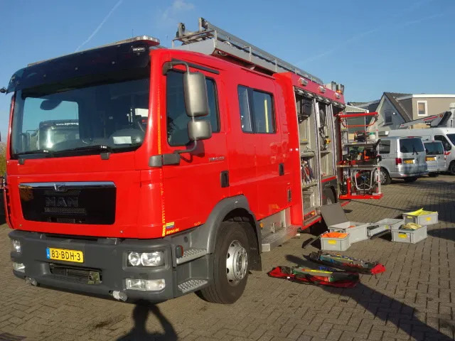 Camion de pompier MAN TGM 15.250 FIRE TRUCK,2000 LITER TANK, FOAM TANK, AIRCO,WITH EQUIPMENT: photos 1