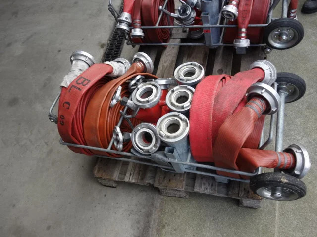 Mercedes-Benz 80euro fire hose - Camion de pompier: photos 1 Mercedes-Benz 80euro fire hose - Camion de pompier: photos 1