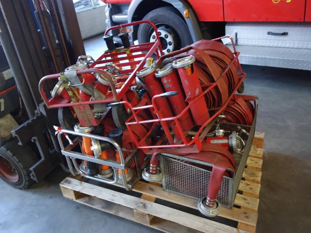Mercedes-Benz 80euro fire hose - Camion de pompier: photos 5 Mercedes-Benz 80euro fire hose - Camion de pompier: photos 5