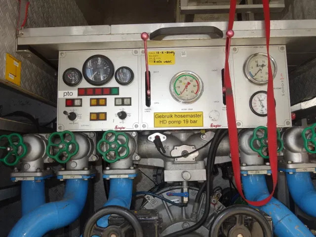 Mercedes-Benz Actros 1831 4X4 ZIEGLER BOMBEROS POMP,2500 L TANK - Camion de pompier: photos 4 Mercedes-Benz Actros 1831 4X4 ZIEGLER BOMBEROS POMP,2500 L TANK - Camion de pompier: photos 4