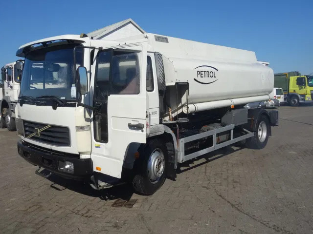 Volvo FL 240 220PK 12000 LITER STEELSPRINGS - Camion citerne: photos 2 Volvo FL 240 220PK 12000 LITER STEELSPRINGS - Camion citerne: photos 2