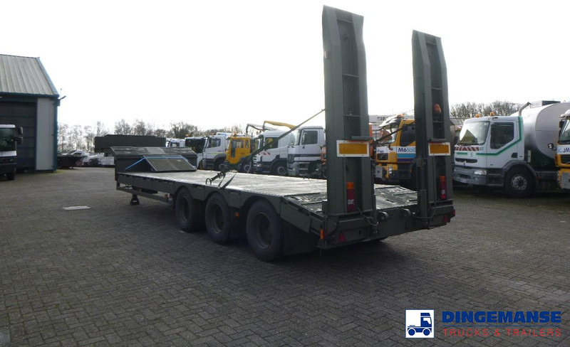 Broshuis 3-axle semi-lowbed trailer E-2130 / 73 t + ramps - Semi-remorque surbaissé: photos 4 Broshuis 3-axle semi-lowbed trailer E-2130 / 73 t + ramps - Semi-remorque surbaissé: photos 4