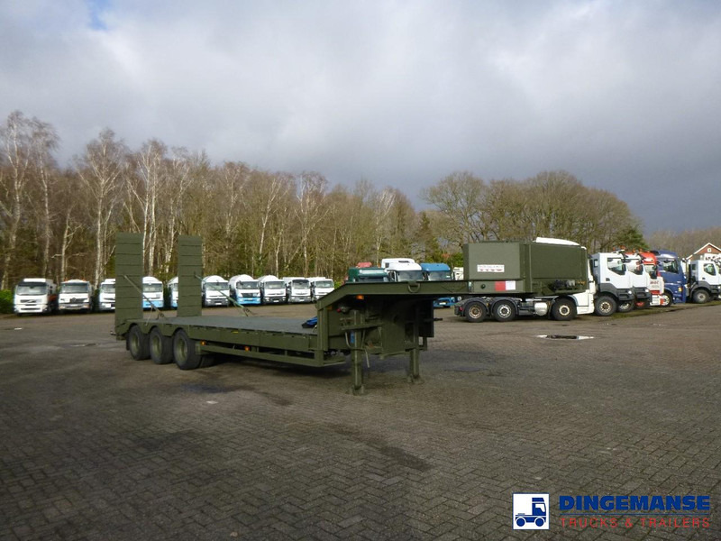 Broshuis 3-axle semi-lowbed trailer E-2130 / 73 t + ramps - Semi-remorque surbaissé: photos 2 Broshuis 3-axle semi-lowbed trailer E-2130 / 73 t + ramps - Semi-remorque surbaissé: photos 2
