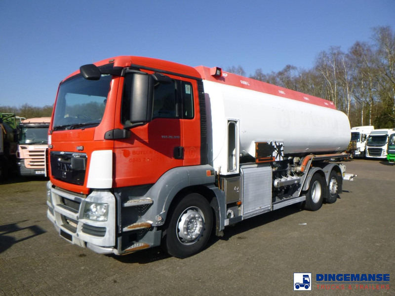 MAN TGS 26.320 6X2 RHD fuel tank 20 m3 / 4 comp - Camion citerne: photos 1 MAN TGS 26.320 6X2 RHD fuel tank 20 m3 / 4 comp - Camion citerne: photos 1