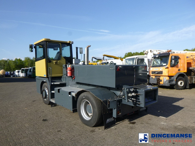 MOL RM 255 4X4 terminal drawbar tractor 150 ton - Tracteur portuaire: photos 3 MOL RM 255 4X4 terminal drawbar tractor 150 ton - Tracteur portuaire: photos 3