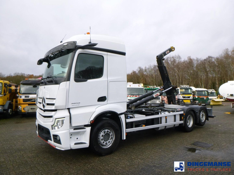 Mercedes-Benz Actros 2843 6x2 Hyva container hook 20t - Camion ampliroll: photos 1 Mercedes-Benz Actros 2843 6x2 Hyva container hook 20t - Camion ampliroll: photos 1