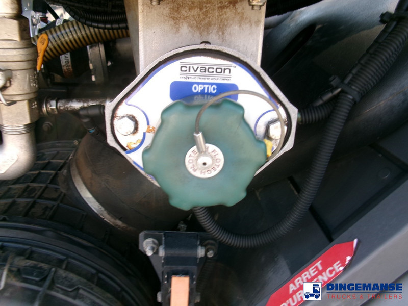 Photo d'intérieur 1: Camion citerne Renault Premium 310 6x2 fuel tank 19 m3 / 5 comp ADR 25-04-2024