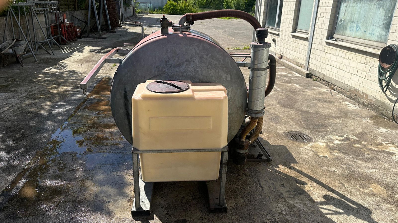 Saug-Druck fass Flexi + 2 Frisch-Wassertaschen - Camion hydrocureur: photos 4 Saug-Druck fass Flexi + 2 Frisch-Wassertaschen - Camion hydrocureur: photos 4