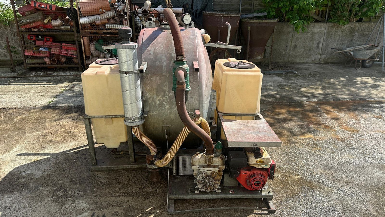 Saug-Druck fass Flexi + 2 Frisch-Wassertaschen - Camion hydrocureur: photos 5 Saug-Druck fass Flexi + 2 Frisch-Wassertaschen - Camion hydrocureur: photos 5