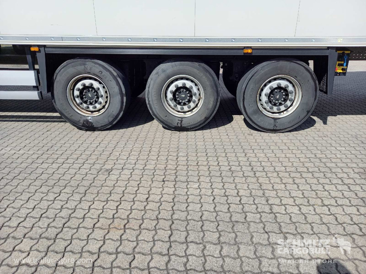 SCHMITZ Auflieger Tiefkühler Standard - Semi-remorque isothermique: photos 2 SCHMITZ Auflieger Tiefkühler Standard - Semi-remorque isothermique: photos 2