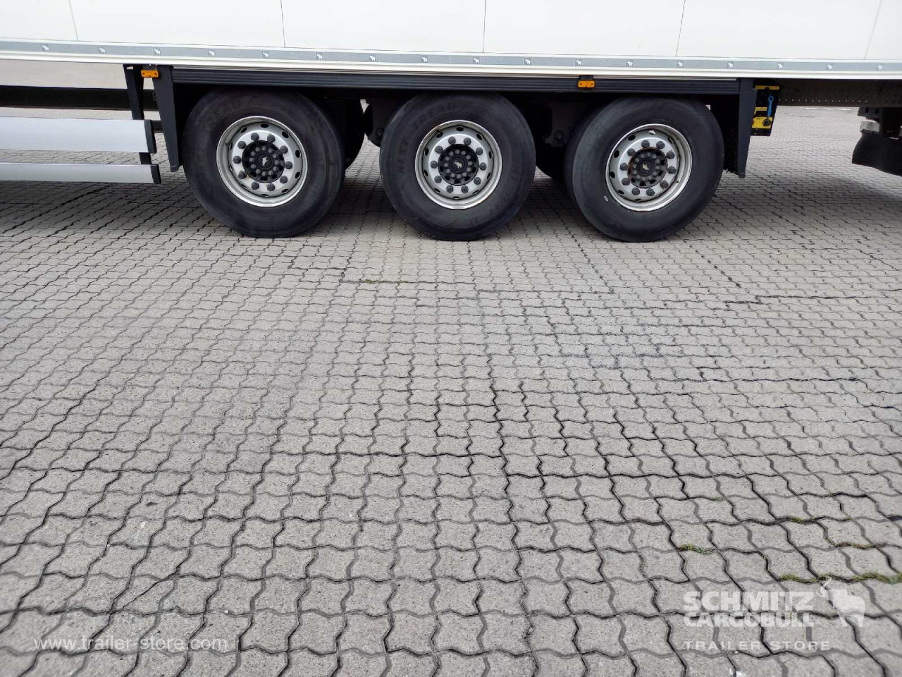 SCHMITZ Auflieger Tiefkühler Standard - Semi-remorque isothermique: photos 2 SCHMITZ Auflieger Tiefkühler Standard - Semi-remorque isothermique: photos 2