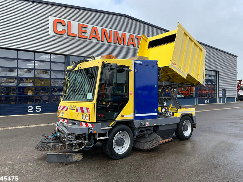 Dulevo 5020 S with 3-rd brush - Balayeuse de voirie: photos 1 Dulevo 5020 S with 3-rd brush - Balayeuse de voirie: photos 1