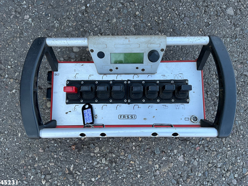 Camion grue Iveco Trakker AD410T41 Fassi 80 Tonmeter laadkraan + Fly-Jib Just 80.441 Km!: photos 12 Camion grue Iveco Trakker AD410T41 Fassi 80 Tonmeter laadkraan + Fly-Jib Just 80.441 Km!: photos 12