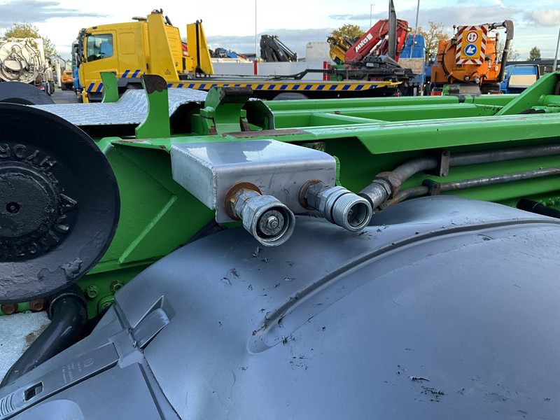 MAN TGA 41.440 8x4 Full Steel AJK 26 Ton haakarmsysteem + Laadplateau met Hiab 28 Tonmeter laadkraan - Camion ampliroll: photos 3 MAN TGA 41.440 8x4 Full Steel AJK 26 Ton haakarmsysteem + Laadplateau met Hiab 28 Tonmeter laadkraan - Camion ampliroll: photos 3