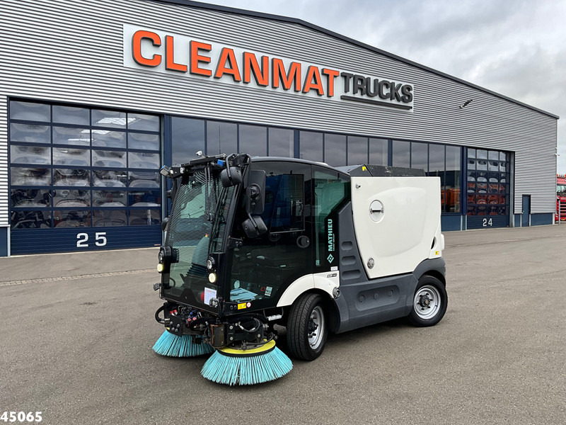 Mathieu MC 210 Azura Flex Euro 6 Just 8.800 km! - Balayeuse de voirie: photos 3 Mathieu MC 210 Azura Flex Euro 6 Just 8.800 km! - Balayeuse de voirie: photos 3