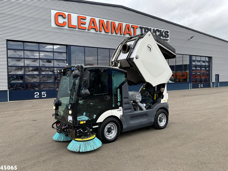 Mathieu MC 210 Azura Flex Euro 6 Just 8.800 km! - Balayeuse de voirie: photos 2 Mathieu MC 210 Azura Flex Euro 6 Just 8.800 km! - Balayeuse de voirie: photos 2