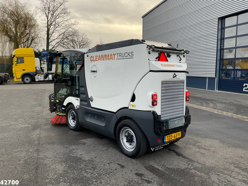 Mathieu MC 210 Azura Flex Euro 6 Stage 5 with 3-rd brush - Balayeuse de voirie: photos 2 Mathieu MC 210 Azura Flex Euro 6 Stage 5 with 3-rd brush - Balayeuse de voirie: photos 2