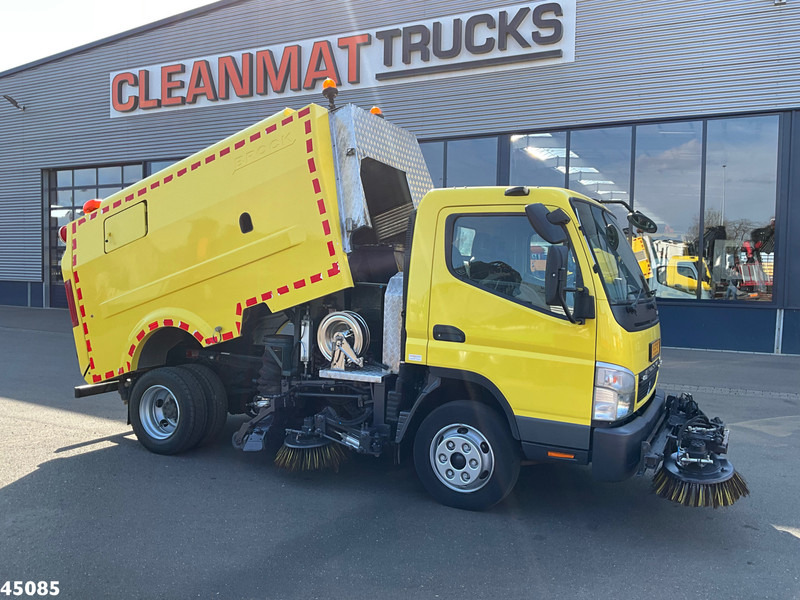 Mitsubishi Canter 7C15 Brock sweeper Just 94.095 km! - Balayeuse de voirie: photos 1 Mitsubishi Canter 7C15 Brock sweeper Just 94.095 km! - Balayeuse de voirie: photos 1