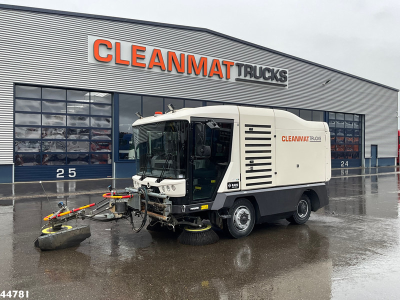 Ravo 540 CD Euro 6 with 3-rd brush - Balayeuse de voirie: photos 1 Ravo 540 CD Euro 6 with 3-rd brush - Balayeuse de voirie: photos 1