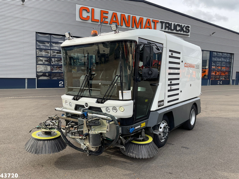 Ravo 540 STH Euro 6 with 3-rd brush - Balayeuse de voirie: photos 2 Ravo 540 STH Euro 6 with 3-rd brush - Balayeuse de voirie: photos 2